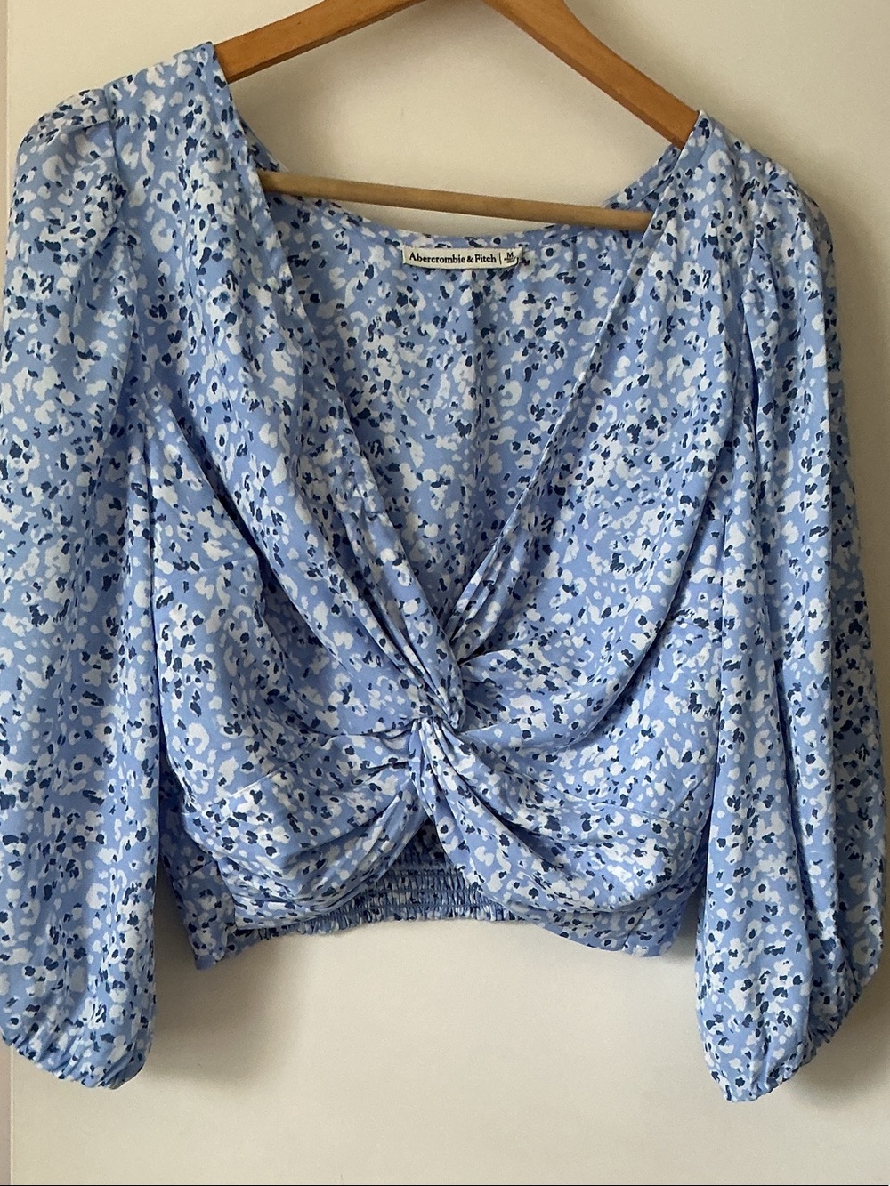 Abercrombie & Fitch Light Blue Floral Twist-Front Women's Top